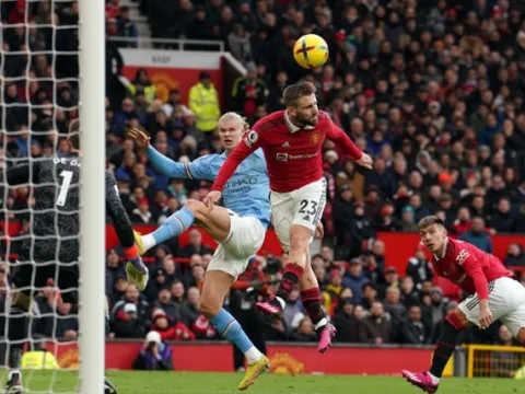 Luke Shaw hé lộ bí quyết bắt chết Erling Haaland