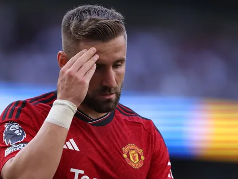 Cú hích Luke Shaw đến với Man Utd
