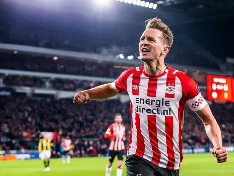 Khiến Arsenal ôm hận, De Jong vẫn bị chê không biết chơi bóng