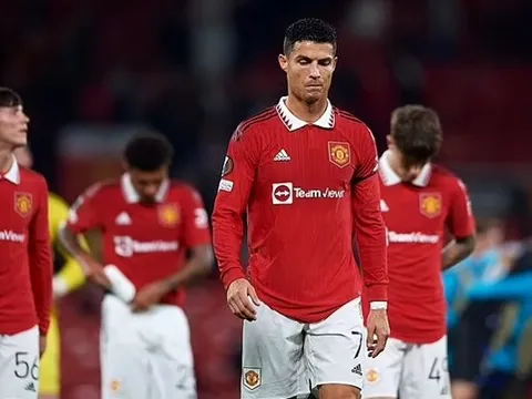 Lý do Man Utd chưa trừng phạt Ronaldo