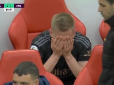 Lý do Zinchenko bật khóc trên ghế dự bị