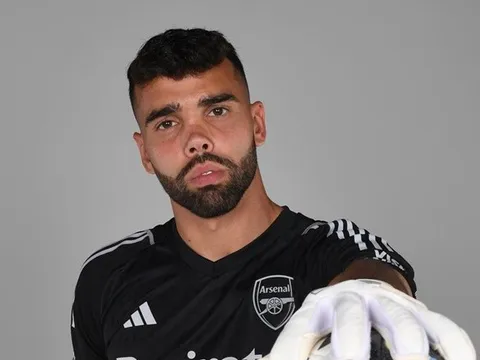 Lý giải cho động thái sốc của Arsenal với Raya