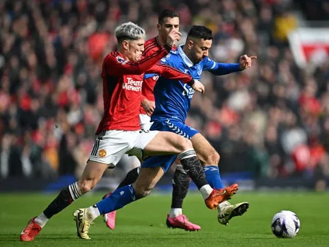 6 key pass, "đứa con lưu lạc" gây choáng ngày trở lại Old Trafford