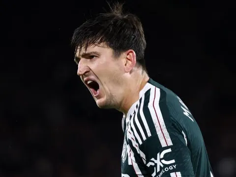 Ngả mũ trước Harry Maguire