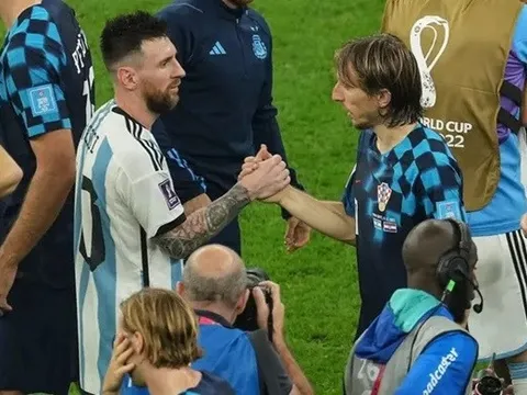 Luka Modric xác nhận tương lai, có hành động đẳng cấp với Messi