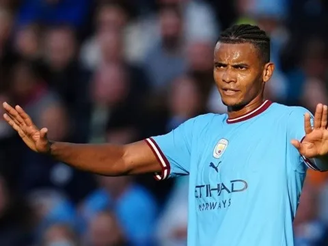 Bị treo giò, Akanji dự đoán kết quả trận derby Manchester