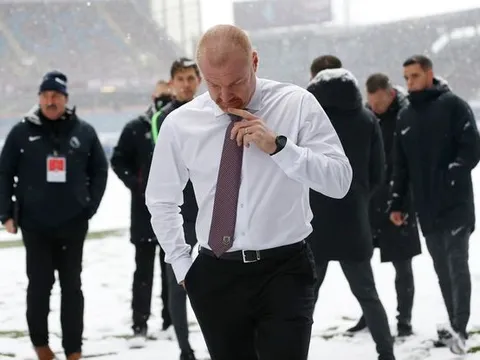 Mặc áo sơ mi giữa trời tuyết, Sean Dyche trả lời hóm hỉnh