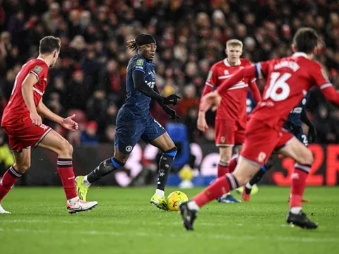 Huyền thoại Chelsea "tuyệt vọng" với Noni Madueke