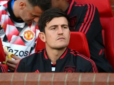 "Maguire đủ khả năng đánh bật Varane hay Martinez"