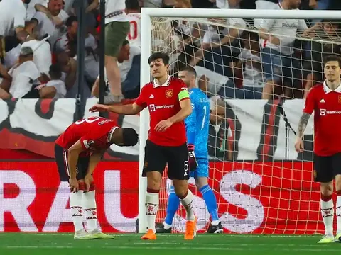 Ten Hag và các cầu thủ M.U xác định 'bom xịt' sẽ rời CLB