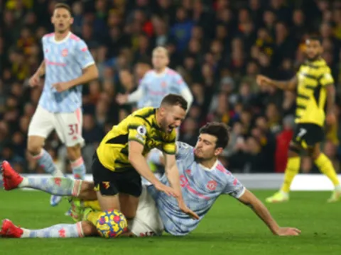 Maguire nhận thẻ đỏ, Solskjaer như muốn khóc