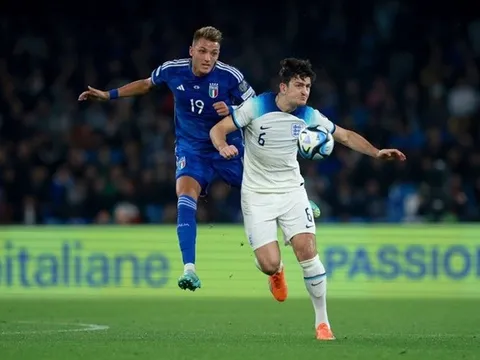 Maguire vừa tự sút văng cơ hội ở lại Man Utd
