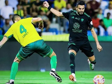 Mahrez lập công đưa Al-Ahli lên ngôi đầu