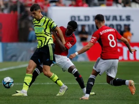 Luke Chadwick phát cuồng với "báu vật" của Man Utd