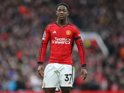 Thi đấu bùng nổ, Mainoo sắp được Man Utd thưởng lớn