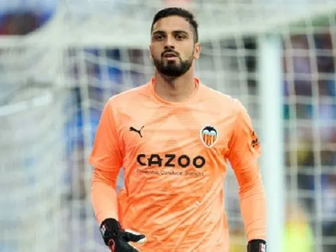 Tottenham tìm người thay Lloris, Man Utd lo sốt vó