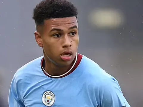 Thần đồng 19 tuổi chia tay Man City