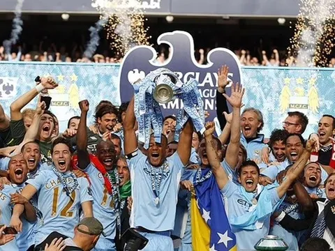 Man City đối mặt giông bão, CĐV Man Utd và Liverpool 'thừa nước đục thả câu'