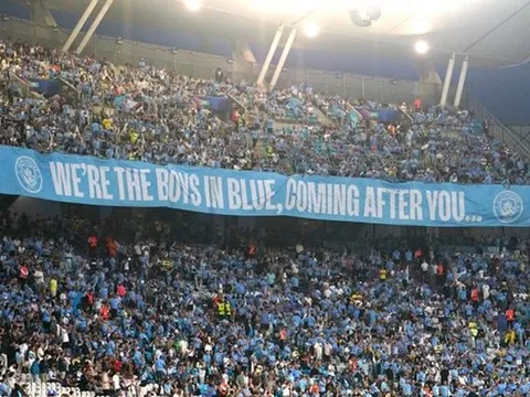 CĐV Man City ngã quỵ trên khán đài ở chung kết Champions League