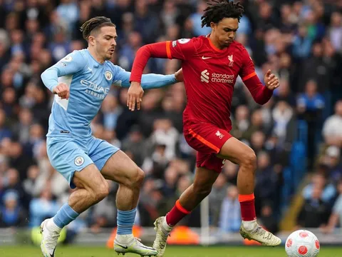 Man City là thử thách hạng nặng cho Arnold