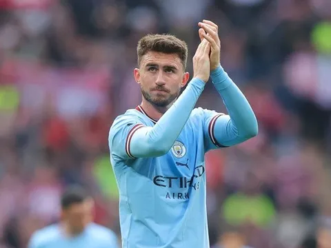 Man City mở cửa cho Arsenal đón Laporte