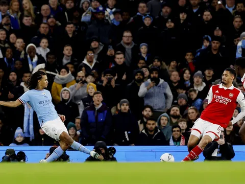 Man City hạ Arsenal nhờ cú sút hiểm hóc