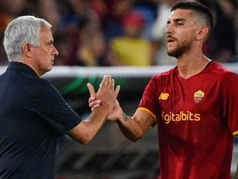 Màn tái sinh mang sự chua ngoa cho Mourinho