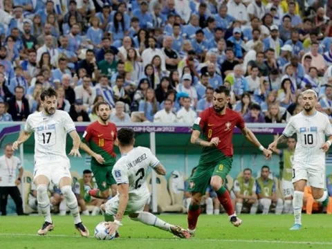 Ngày Bruno Fernandes hủy diệt hàng thủ Uruguay