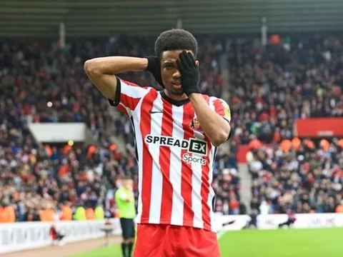 Màn trình diễn bùng nổ và mãn nhãn khiến Man Utd sướng rơn