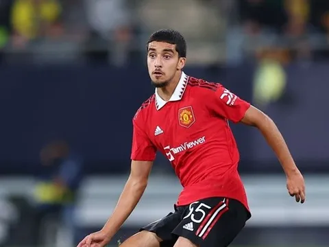 Màn trình diễn giúp 'măng non' Man Utd lật ngược thế cờ