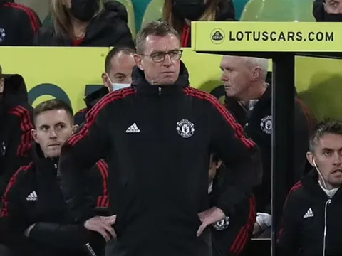 Jamie Redknapp phân tích thói quen xấu của cầu thủ Man United