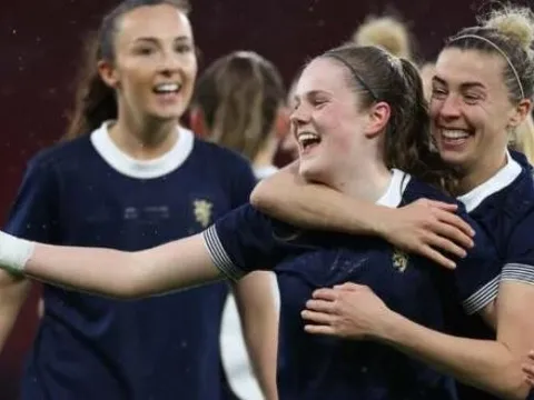 Man United chính thức chiêu mộ thành công Emma Watson