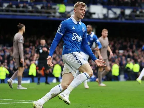 Man United cho Real “hít khói” vụ trung vệ 50 triệu bảng