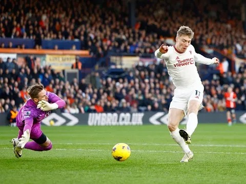 Man United chưa thể chơi như một ông lớn