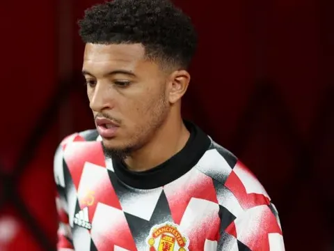 Man United đang làm gì với Sancho?