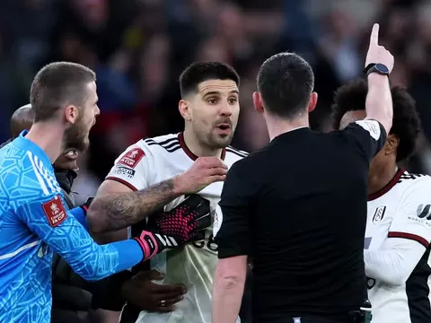 Man United gây sốc với Aleksandar Mitrovic