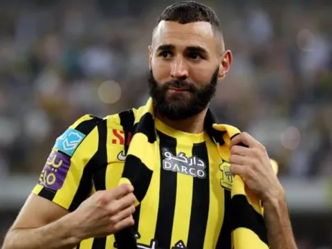 Man United gây sốc với Karim Benzema