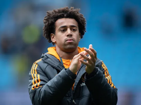 Man United gia nhập cuộc đua giành tiền vệ phòng ngự 30 triệu bảng