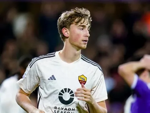 Man United hỏi mua Van Dijk mới