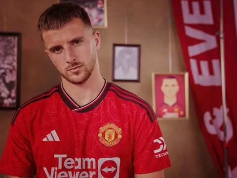 Man United: Khéo ăn thì no, khéo co thì ấm