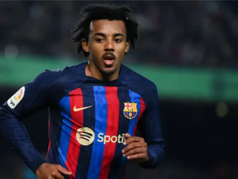 Man United rục rịch chiêu mộ hậu vệ Barca