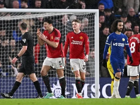 Man United thua Chelsea vậy mà hay