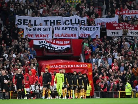 Man United và 3 sự im lặng gây khó chịu