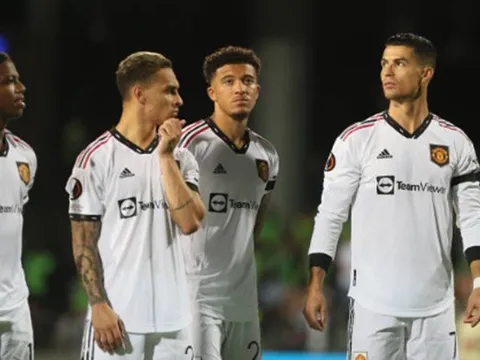 Man United và nỗi khổ mang tên “bom tấn”