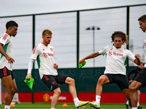 Man United vs Leeds: Lần đầu cho Mount; Amad đá trung phong?