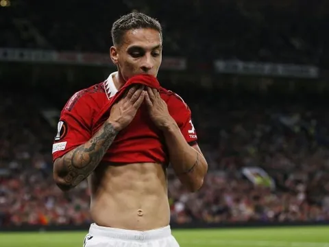 Man Utd cần sớm cắt lỗ với Antony