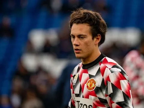 Man Utd có hành động bất ngờ dành cho Pellistri