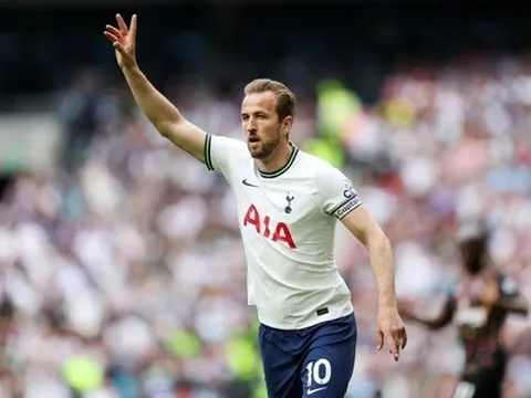 Man Utd đụng độ kẻ ngáng đường khó chịu trên TTCN