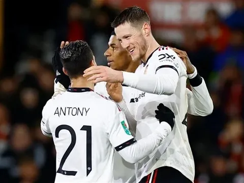 "Man Utd hầu như chơi với 10 người"