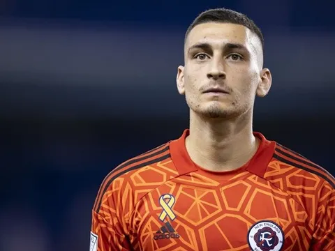 Man Utd hành động, tìm người thay De Gea